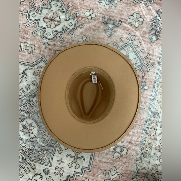 NWT Stylish Tan Fedora with Gold Accents - Picture 3 of 4